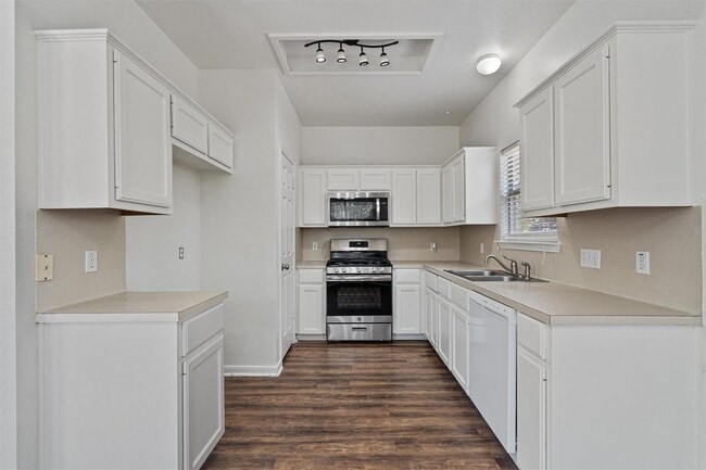 Building Photo - 204 Mallard Cove