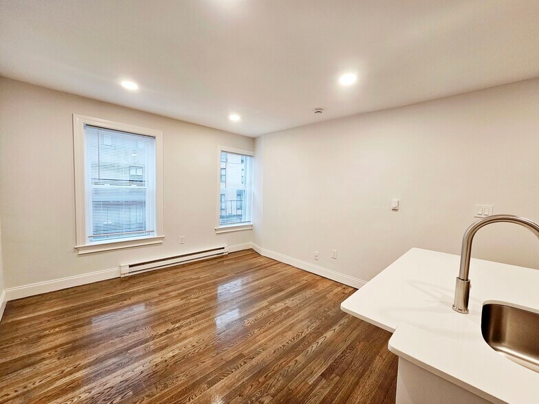 Building Photo - 501 Beacon St