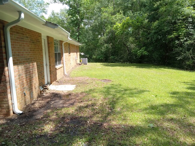 Building Photo - 127 E Bonnie Dr