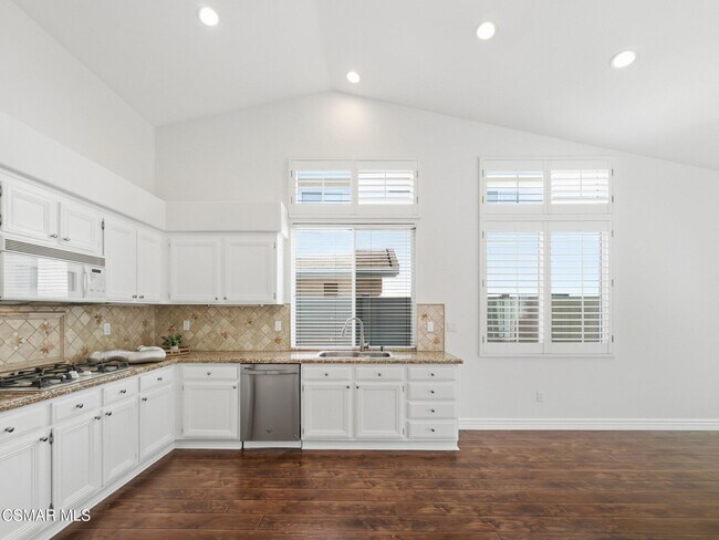 Building Photo - 1698 Ramona Dr