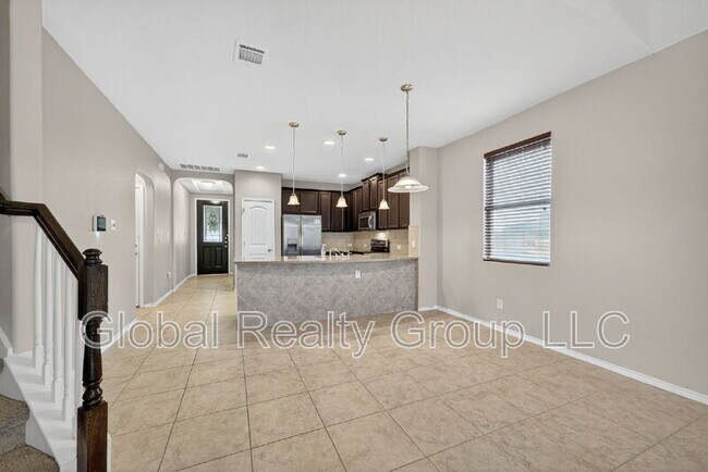 Building Photo - 10405 Macarthur Way