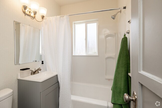 Studio, 1BA - 325SF - Bathroom - Milestone Studios