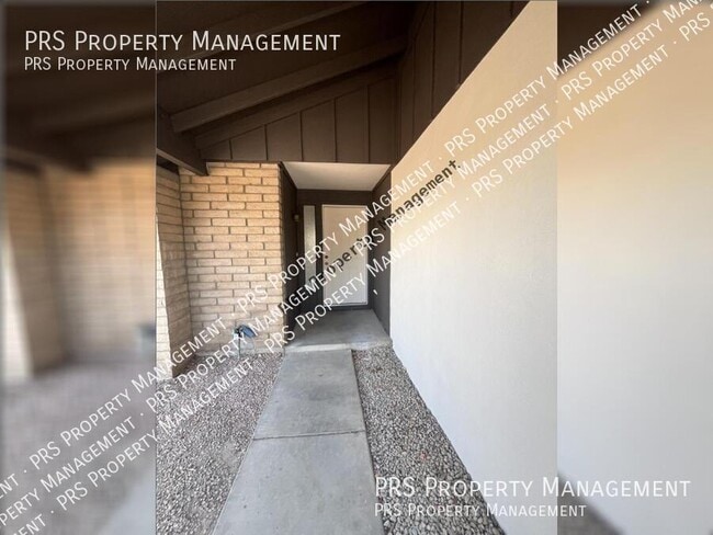 Building Photo - 3102 N Woodburne Dr