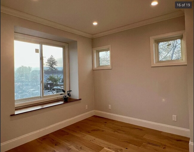 Building Photo - 661 Hampshire Ave