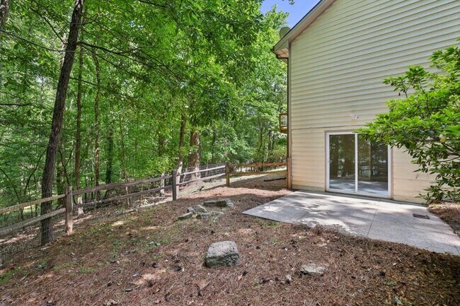 Building Photo - 110 Westchester Way