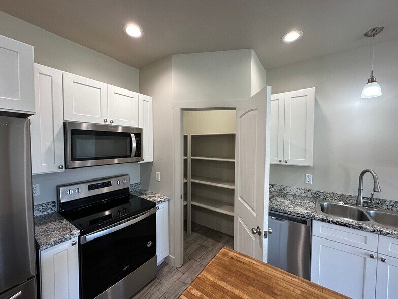 Building Photo - 187 Courthouse Way