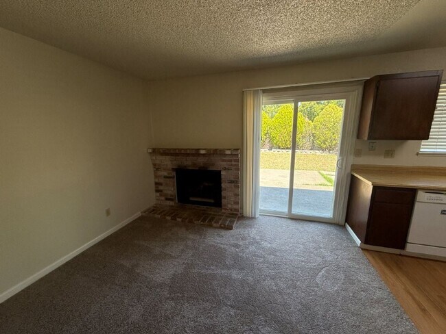 Building Photo - 2766 Applewood Dr