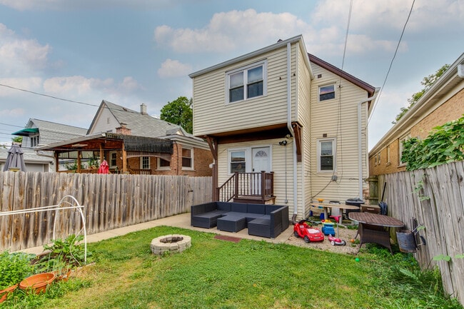 Building Photo - 4716 W Hutchinson St