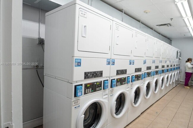 Building Photo - 800 N Miami Ave