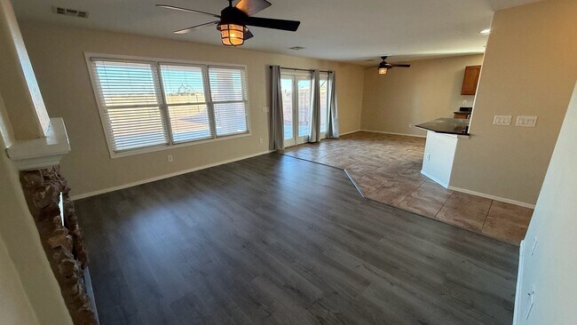 Building Photo - Spacious Surprise home with large backyard