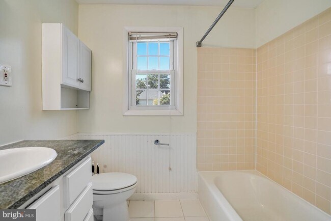 Building Photo - 706 N Cleveland St