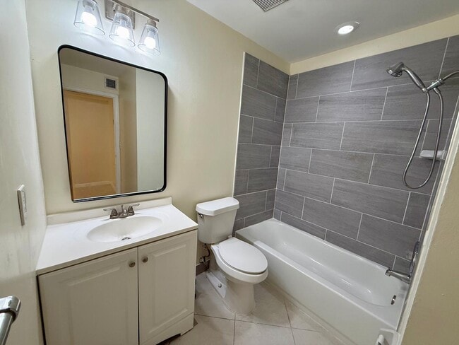 Building Photo - 1809 N Congress Ave