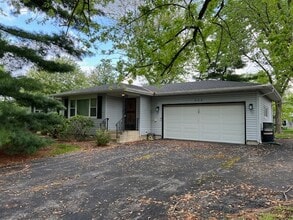 Building Photo - 220 May St