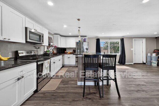 Building Photo - 2012 Midway Ave