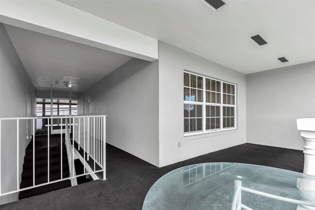 Building Photo - 1049 NW 30th Ct