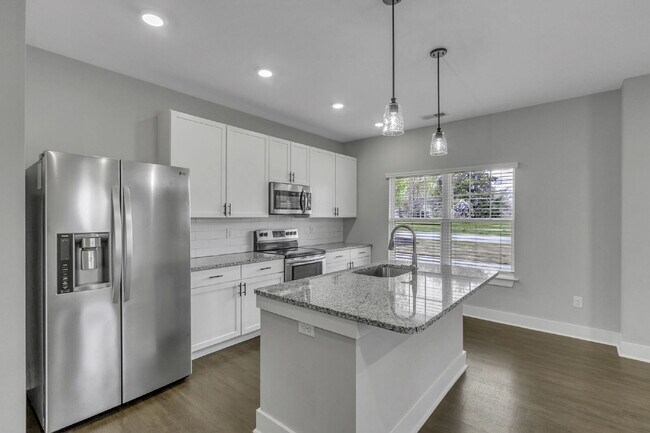 Building Photo - Charming 3-Bed, 2.5-Bath Townhouse Gem in Travelers Rest