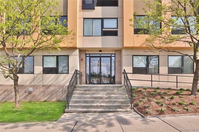 Building Photo - 68 Lake St