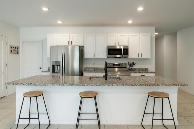 Building Photo - 1963 SW Import Dr