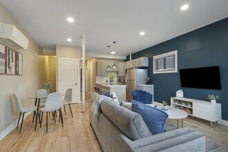 Building Photo - 1009 Front St