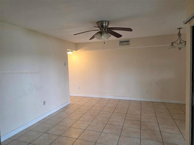 Building Photo - 1061 Jefferson Dr