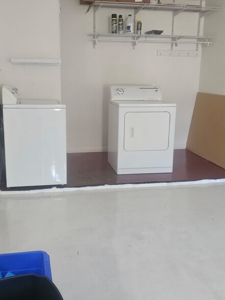 Enclosed garage with washer & gas dryer - 501 Wolverton Dr