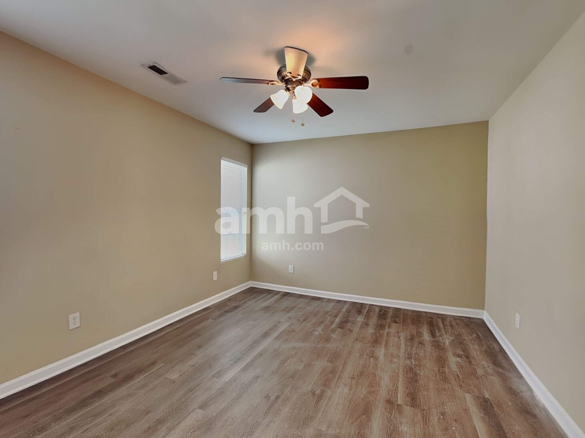 Building Photo - 1860 Oakhurst Park Ln