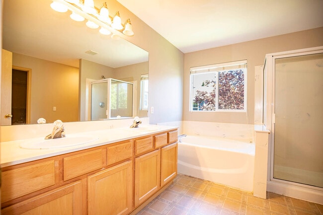 Building Photo - 34604 Cranberry Ct SE