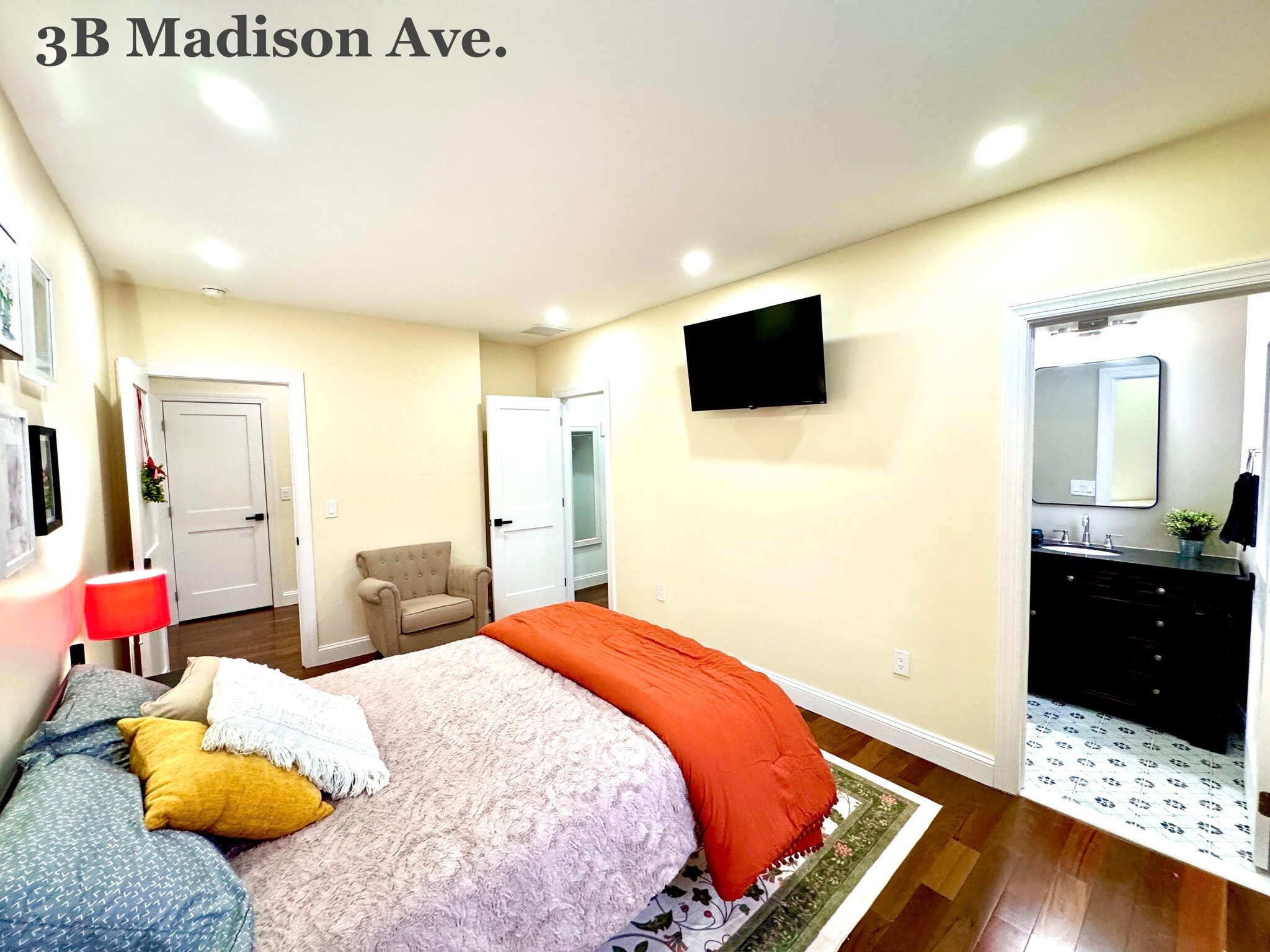 Bedroom, full size memory foam mattress, smart TV - 1906 Madison Ave