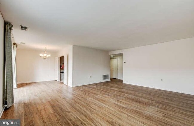 Building Photo - 5 Cross Keys Rd