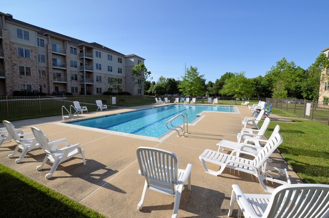 Building Photo - 3000 Fountainview Cir