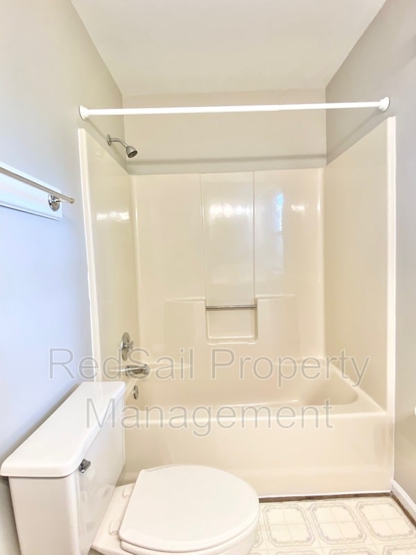 Building Photo - 203 Monty Manor