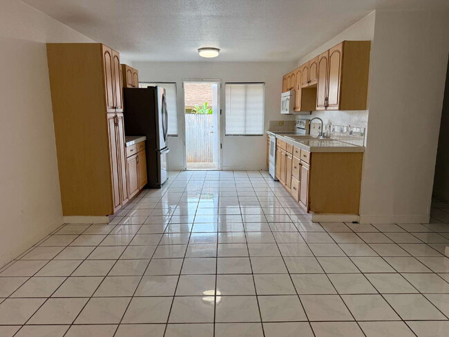 Building Photo - 2BD/1BA Duplex in Pearl City – Parking, In-Unit W/D