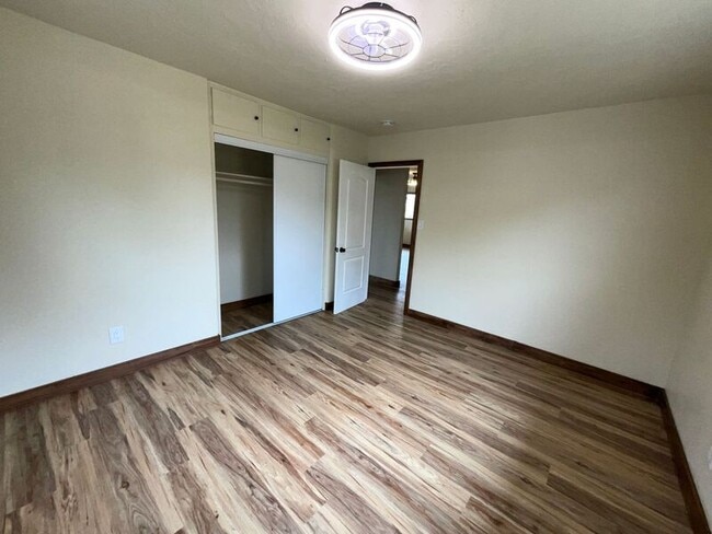 Building Photo - 567 Encinitas Ave