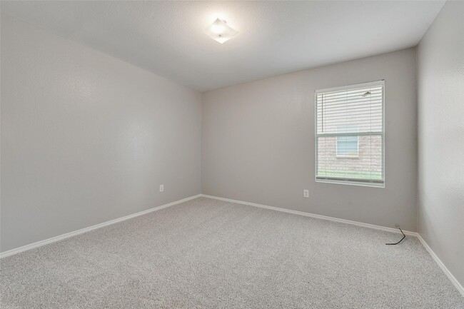 Building Photo - 613 Preston Dr