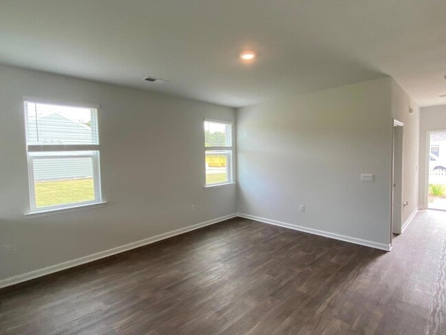 Building Photo - 1088 Refuge Wy