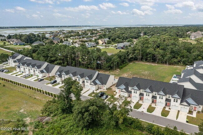 Building Photo - 150 Coastline Cir