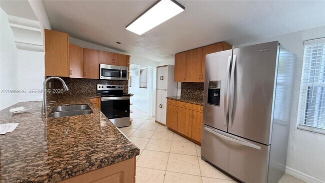 Building Photo - 11501 SW 43rd Ln