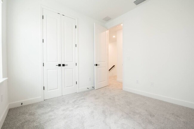 Building Photo - 7436 Calusa Ct