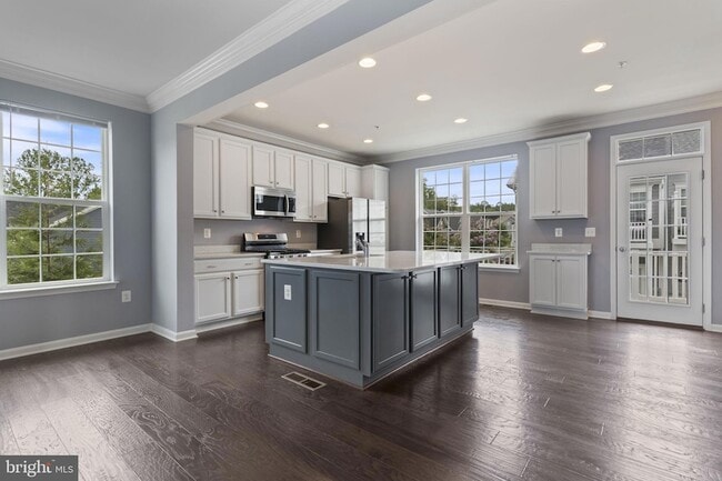 Building Photo - 37 Mustang Dr