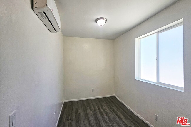 Building Photo - 8454 Zelzah Ave