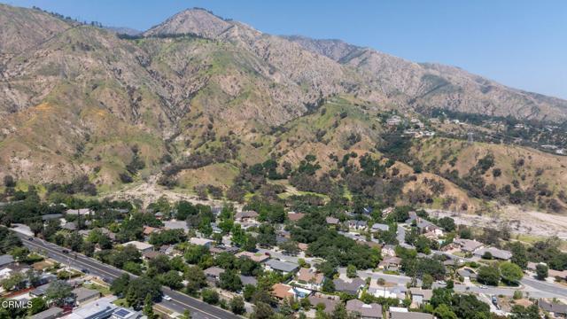 Building Photo - 2030 N Altadena Dr