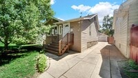 Building Photo - 2 Bedroom 1.5 Bathroom House for Rent!