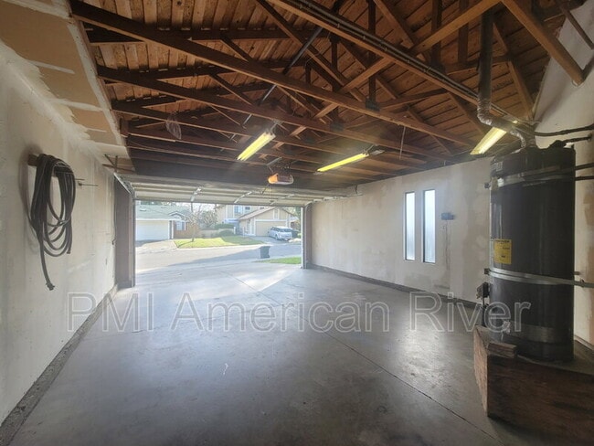 Building Photo - 3041 Wolfe Ct