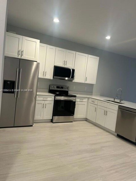 Building Photo - 10387 Port Everglades St