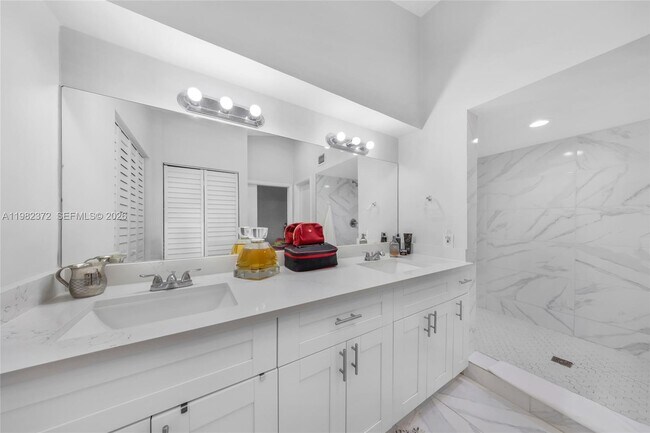 Building Photo - 6637 NW 181st Ln