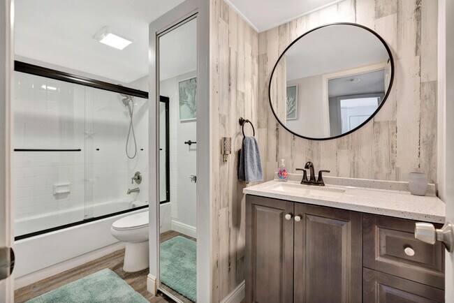 Building Photo - 1209 12th Ct