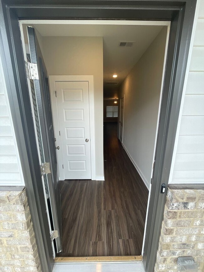 Building Photo - Home for Rent in Oak Grove, AL!!! Available to View Now!