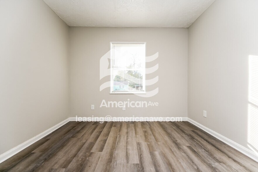 Building Photo - 119 Astor St