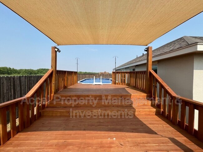 Building Photo - 3302 Oriole Dr