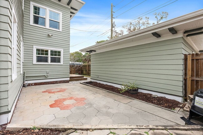 Building Photo - 134 22nd Ave N